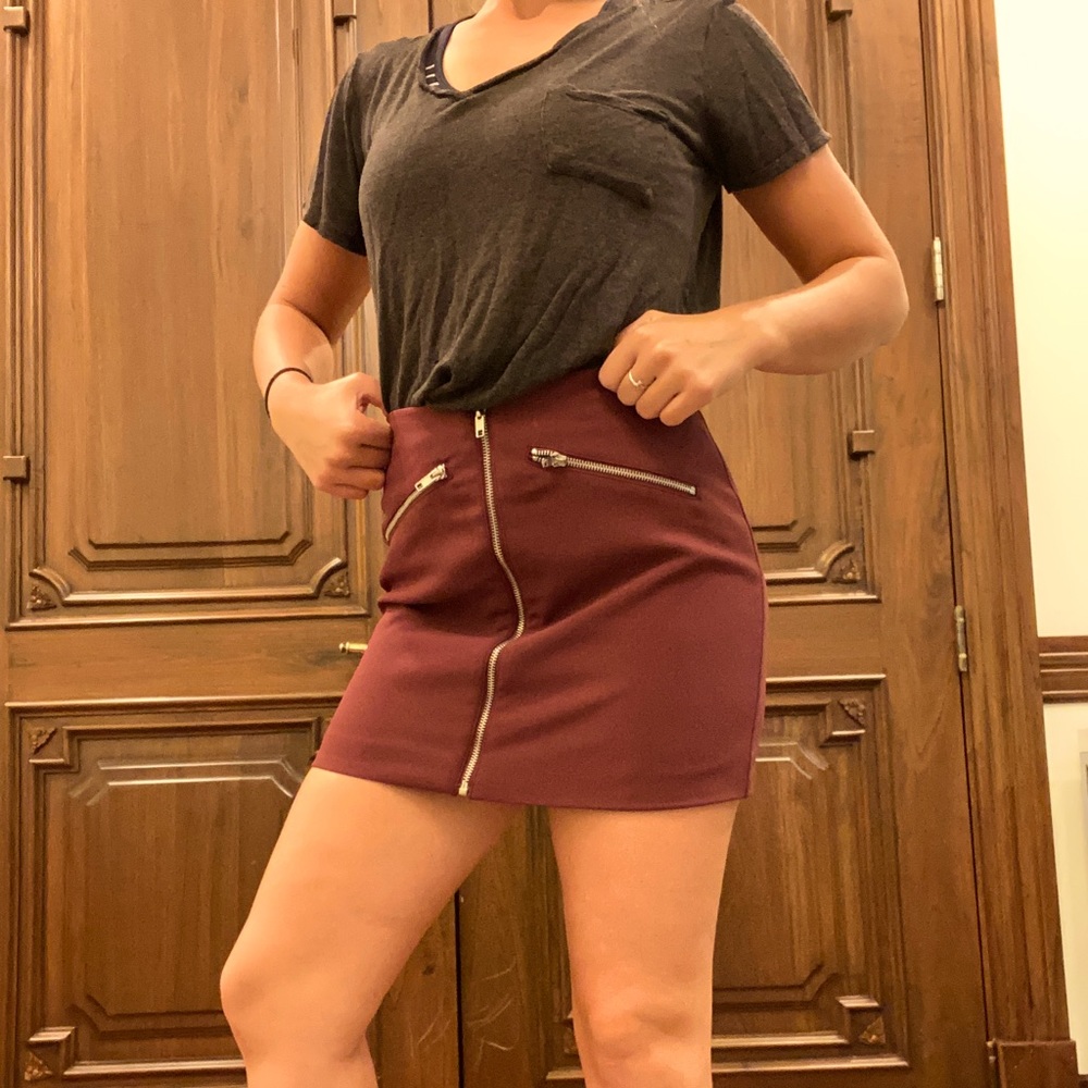 Front zip forever 21 maroon skirt